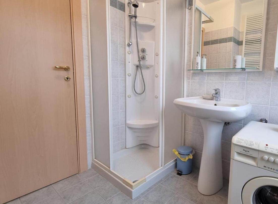 Appartamento Casa Del Vento Trieste Esterno foto